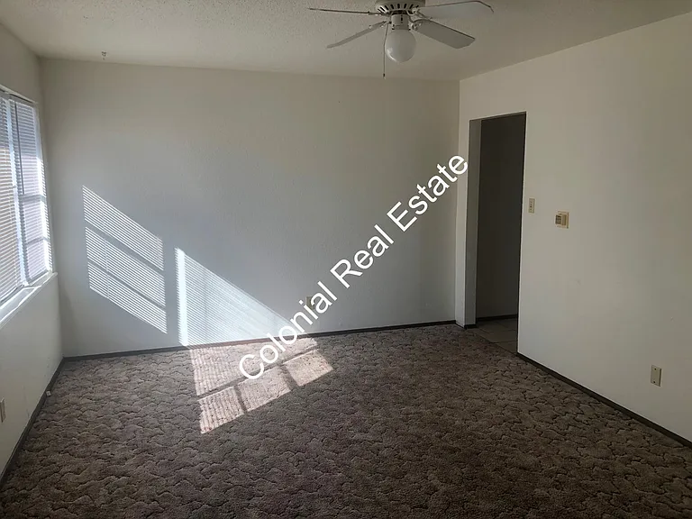 900 Axtell St — Photo 2