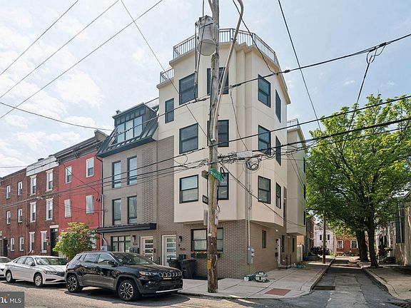 3rd image of 1526 Catharine St #B