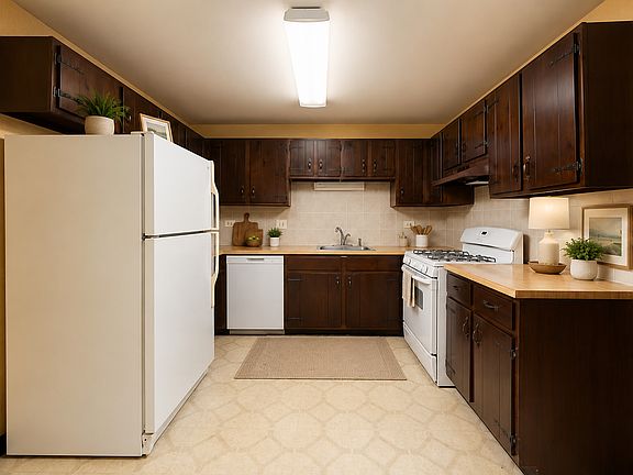 4th image of 124 Fairlane Ct APT C