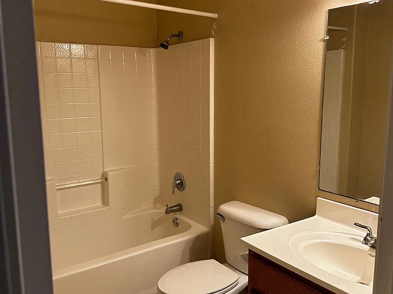 139 Sherwood Dr #D — Photo 6
