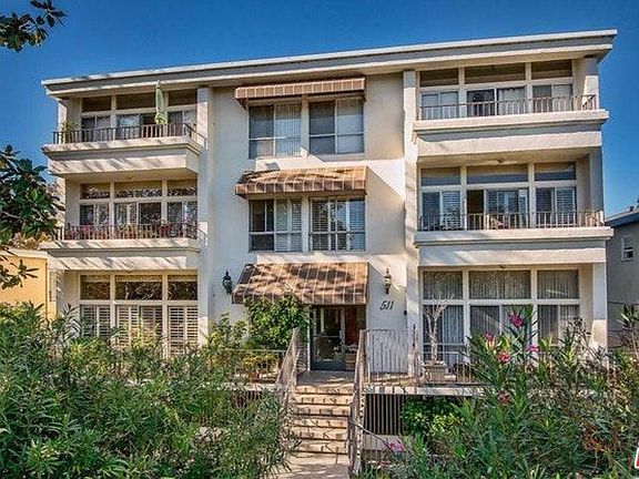 2nd image of 511 San Vicente Blvd Unit 301