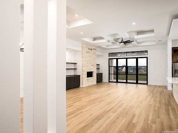 5th image of 104 Oakmont Ln