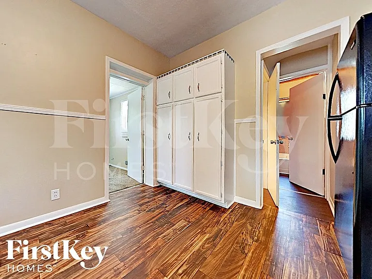 615 Clement St — Photo 6