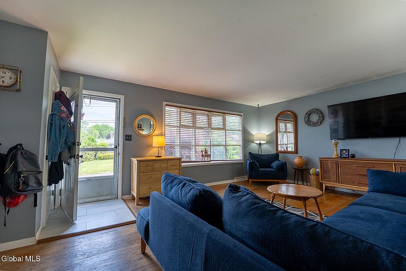 3rd image of 86 Harris Avenue