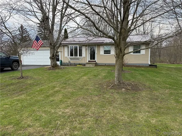 1973 Aries Ave, Derby, NY 14047
