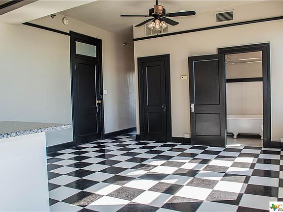 5th image of 301 N Austin St #C