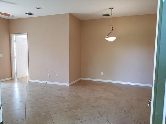 3rd image of 1571 SE Hampshire Way #101