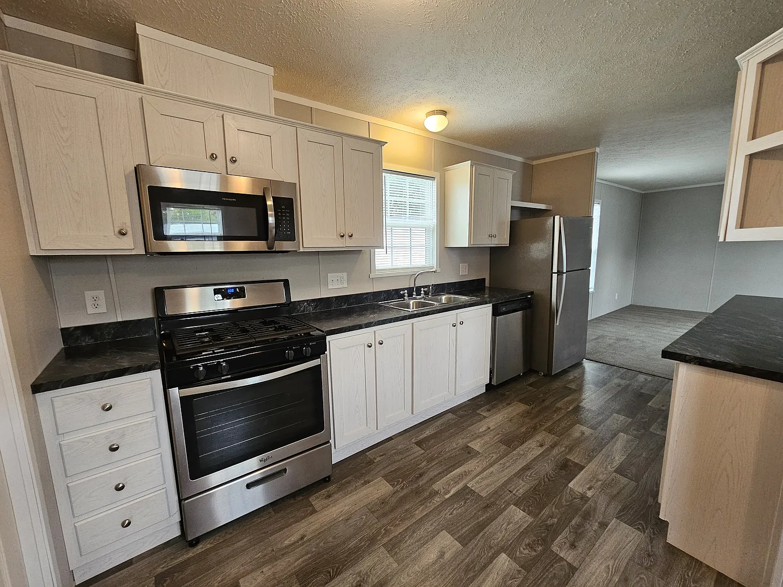 46000 Geddes Rd #32 photo 1