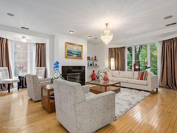 3rd image of 1433 S Prairie Ave Unit A