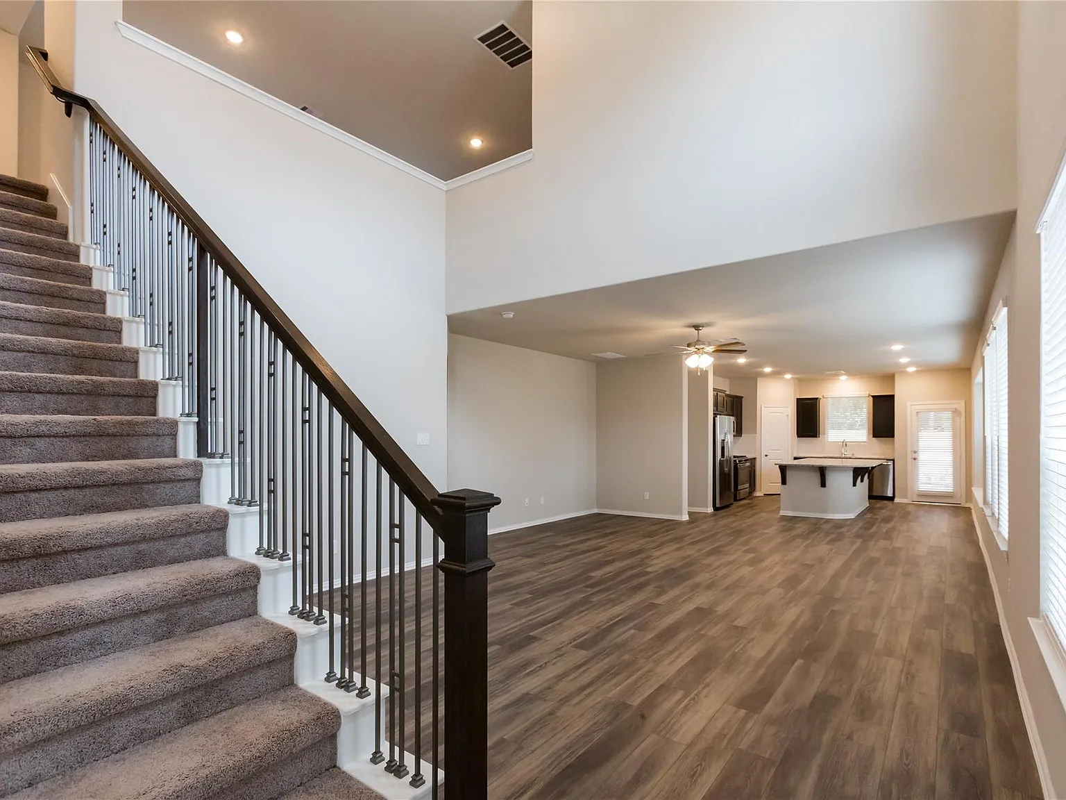 4 bed, 3.0 bath, 2627 sqft, $2,575 — Photo 3