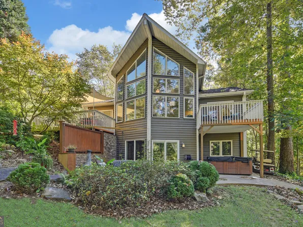 727 Waters Edge Dr, Martin, GA 30557