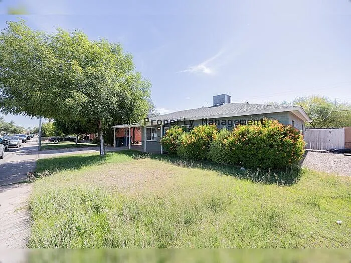 6521 N 19th Dr — Photo 3