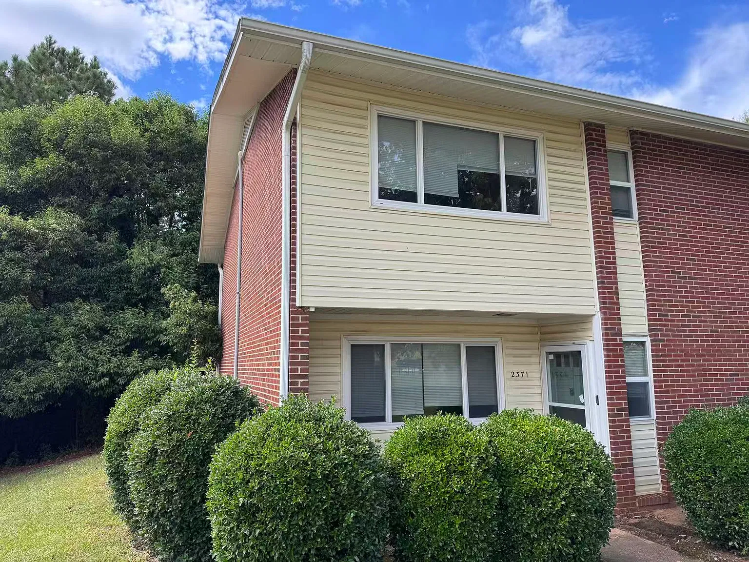 2 bed, 2.5 bath, 1288 sqft, $1,400 — Photo 1