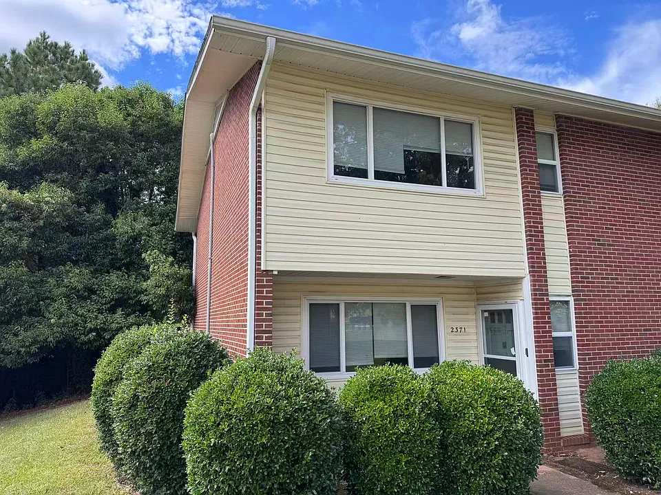 2371 Champion Ct