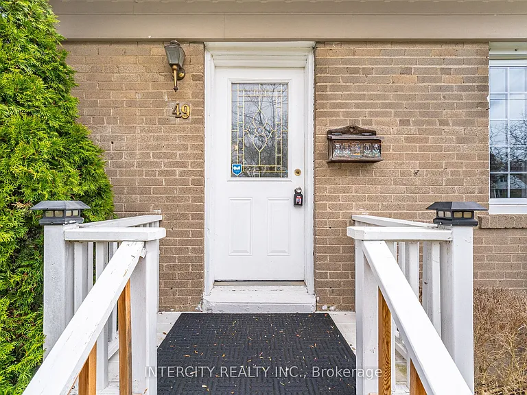 49 McCaul St — Photo 6
