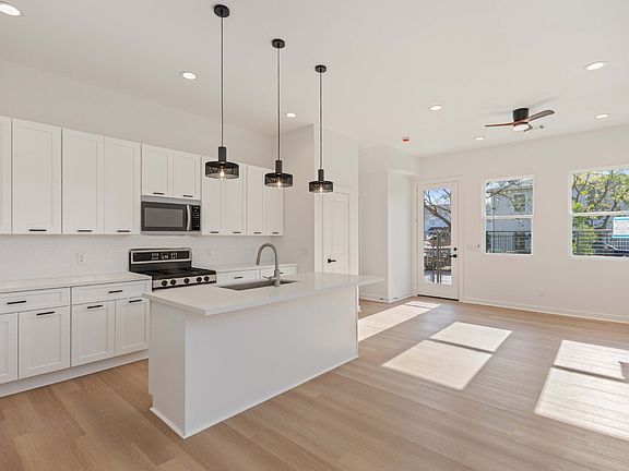 5th image of 3015 Truxillo St #C