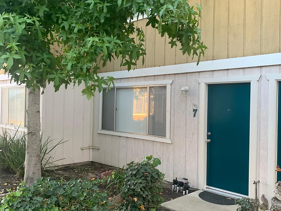 1627 Front St #7