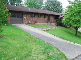 825 Hughes Dr, Saint Albans, WV 25177