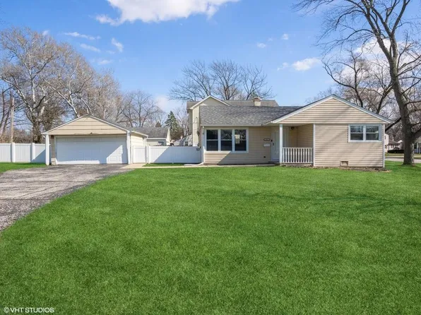 2504 Meadow Dr, Rolling Meadows, IL 60008