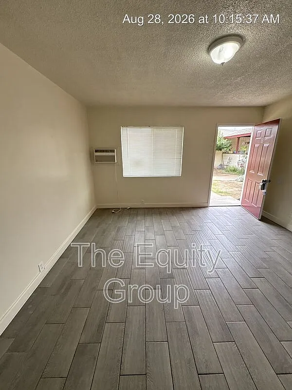 2 bed, 1.0 bath, $1,250 — Photo 4