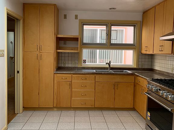 5th image of 1650 34th Ave