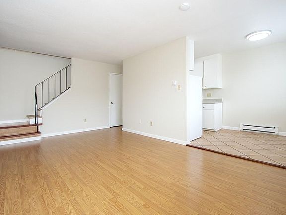 4th image of 387 Susie Way #1