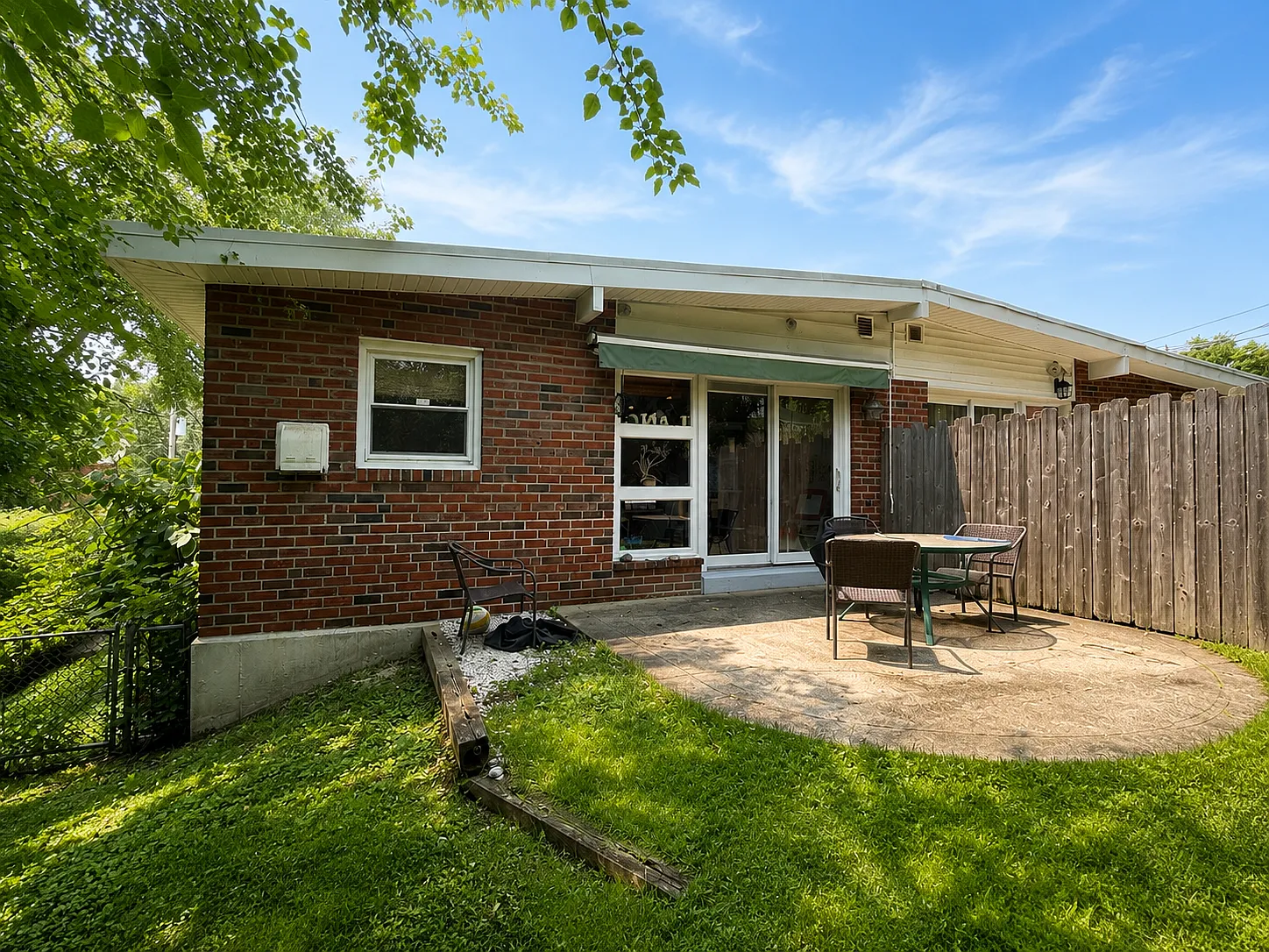 3 bed, 2.5 bath, 1672 sqft, $3,000 — Photo 2