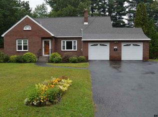 102 Skyway Dr, Glenville, NY 12302