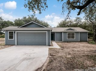 305 County Road 6711, Natalia, TX 78059