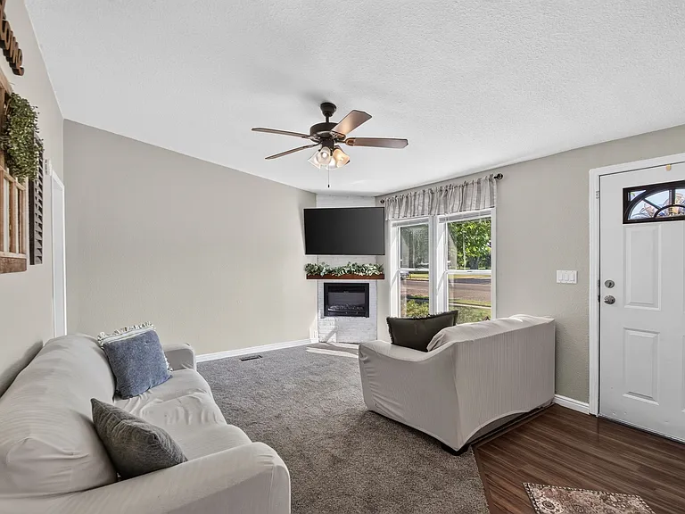 992 S West Redview Dr — Photo 5