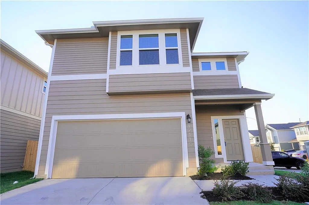 4 bed, 2.5 bath, 2253 sqft, $2,300 — Photo 1