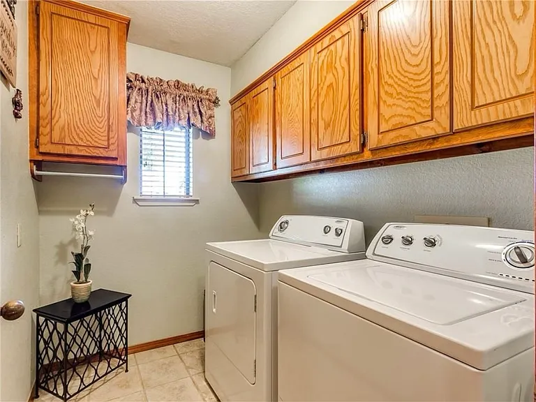 9116 Indian Creek Dr — Photo 18