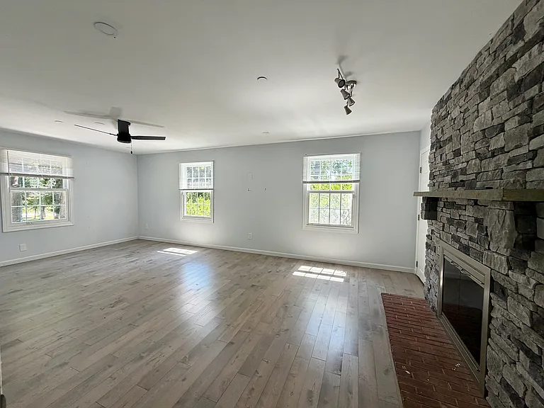 1FL Suite - Family Room