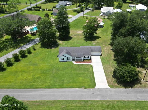 5373 Ezell St, Graceville, FL 32440