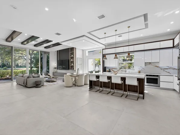 16076 Villa Vizcaya Place, Delray Beach, FL 33446