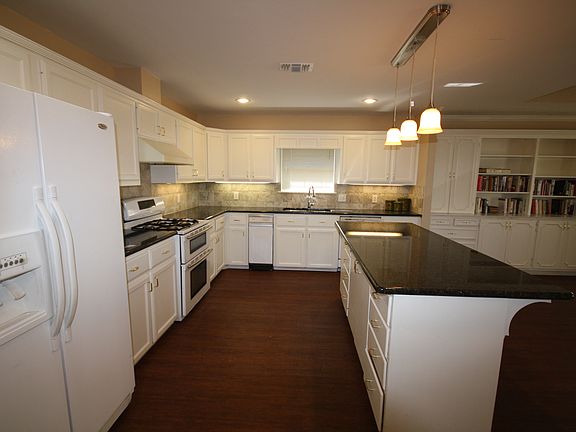 3rd image of 109 Village Green Dr