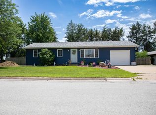 302 Birch Ave, Waverly, IA 50677