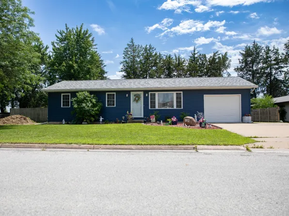 302 Birch Ave, Waverly, IA 50677