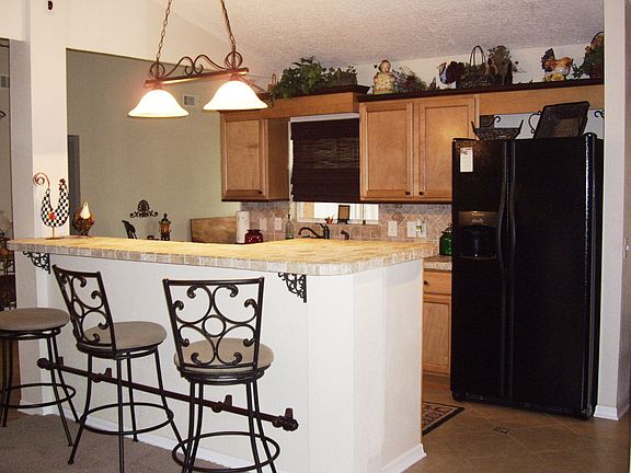 Kitchen Island w/Bar