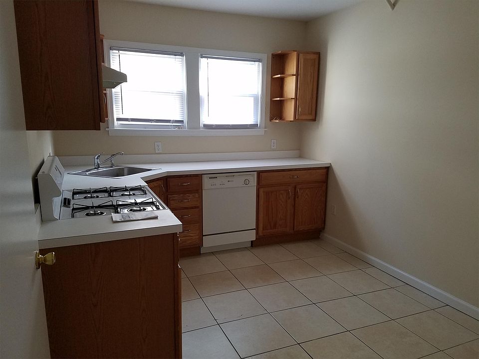 1st image of 16 Lexington Ave APT 1R