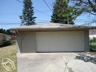 4th image of 9014 Quandt Ave