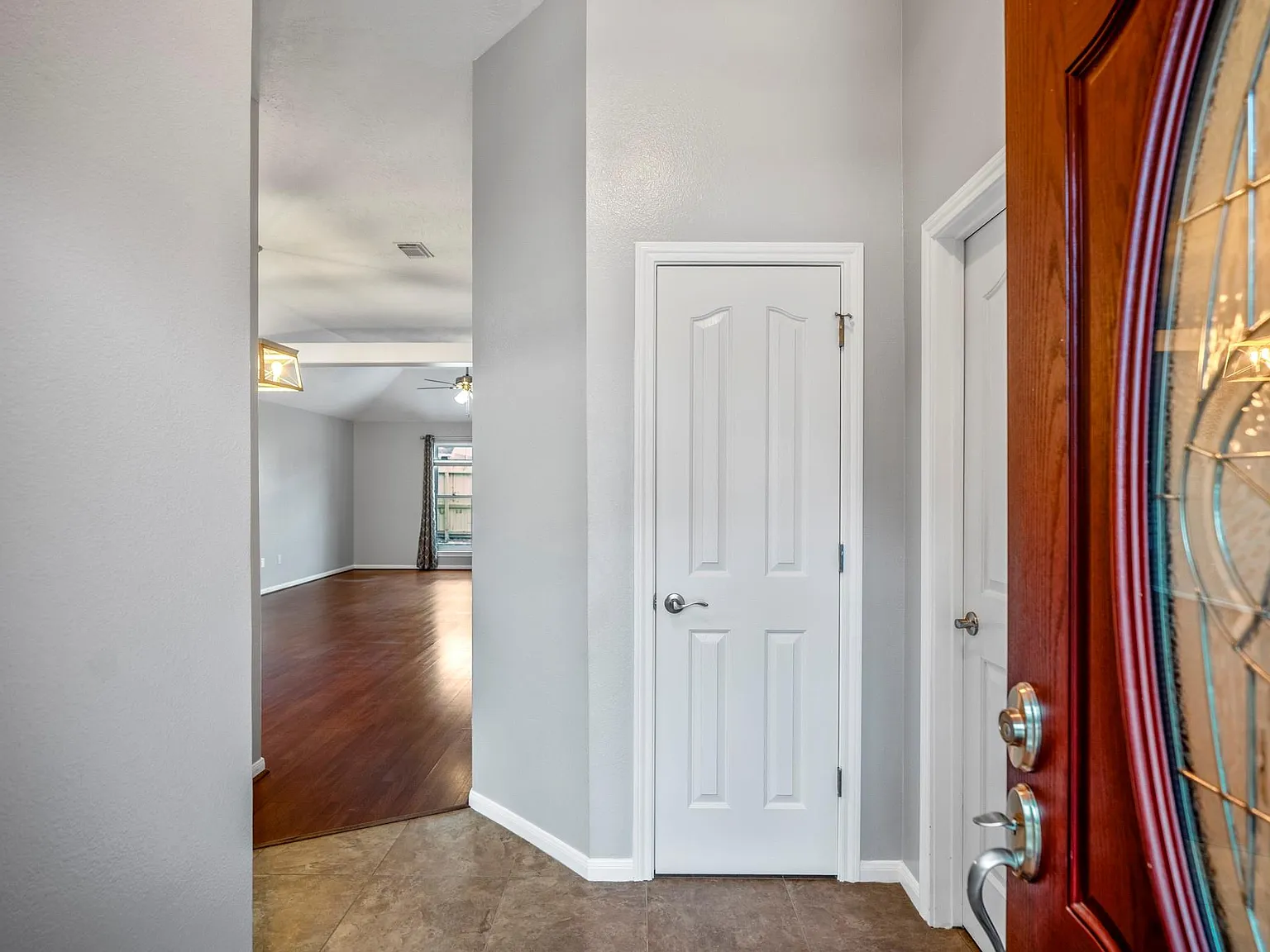 3 bed, 2.0 bath, 1464 sqft, $2,000 — Photo 4