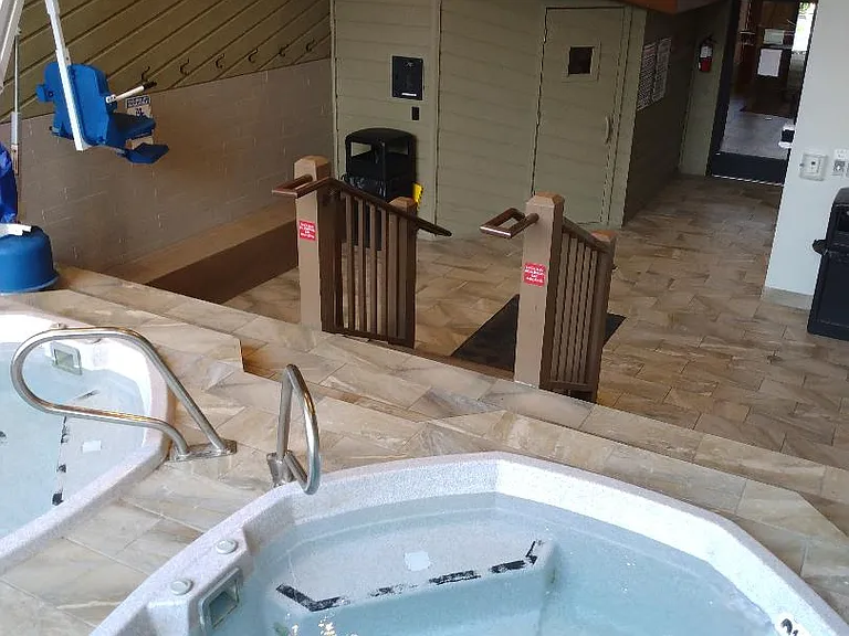2 hot tubs & sauna room off lobby