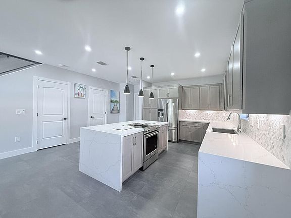 3rd image of 764 Michael Dr