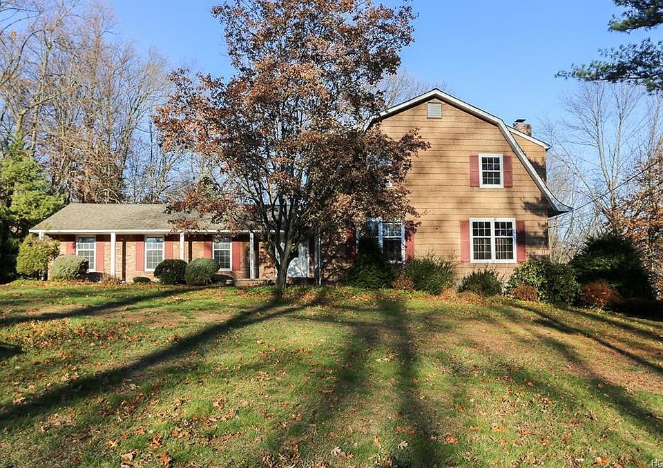 1st image of 6 Stonehedge Dr