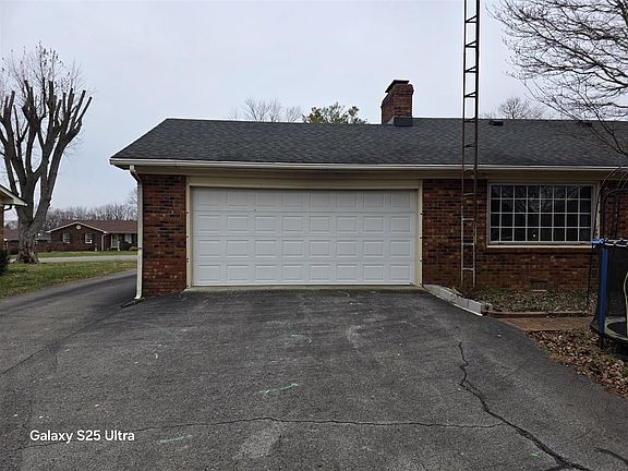 4th image of 2713 Garrett Dr
