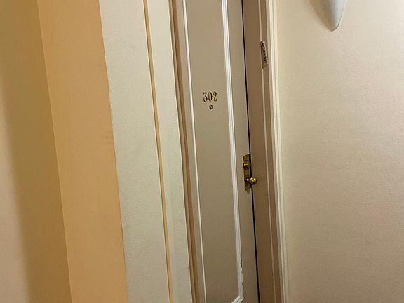 3rd image of 14115 Moorpark St APT 302