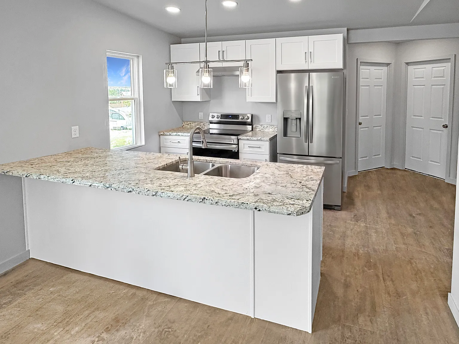 4 bed, 1584 sqft, $2,231 — Photo 2