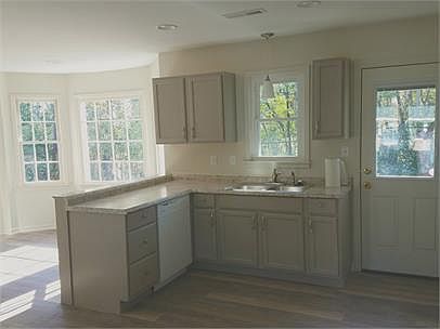 4th image of 1006 Sherrod Ave