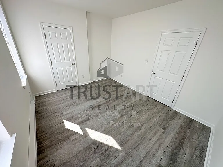 2153 W Grange Ave — Photo 10